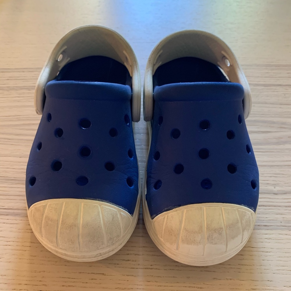 Child’s size 8 Crocs